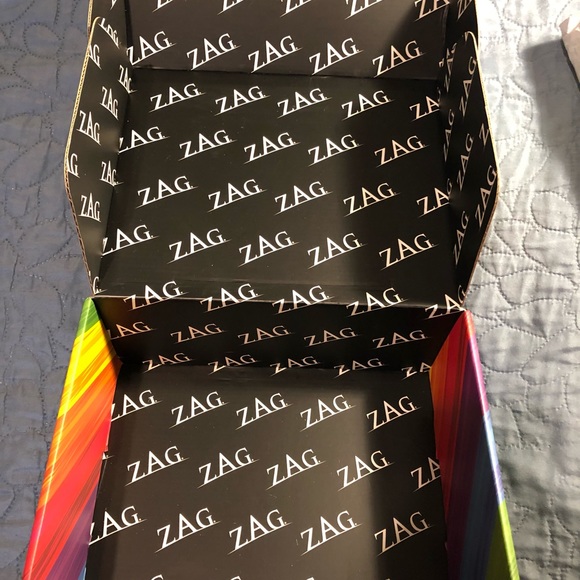 Miraculous Ladybug Empty Zag Flip Box - Picture 2 of 2